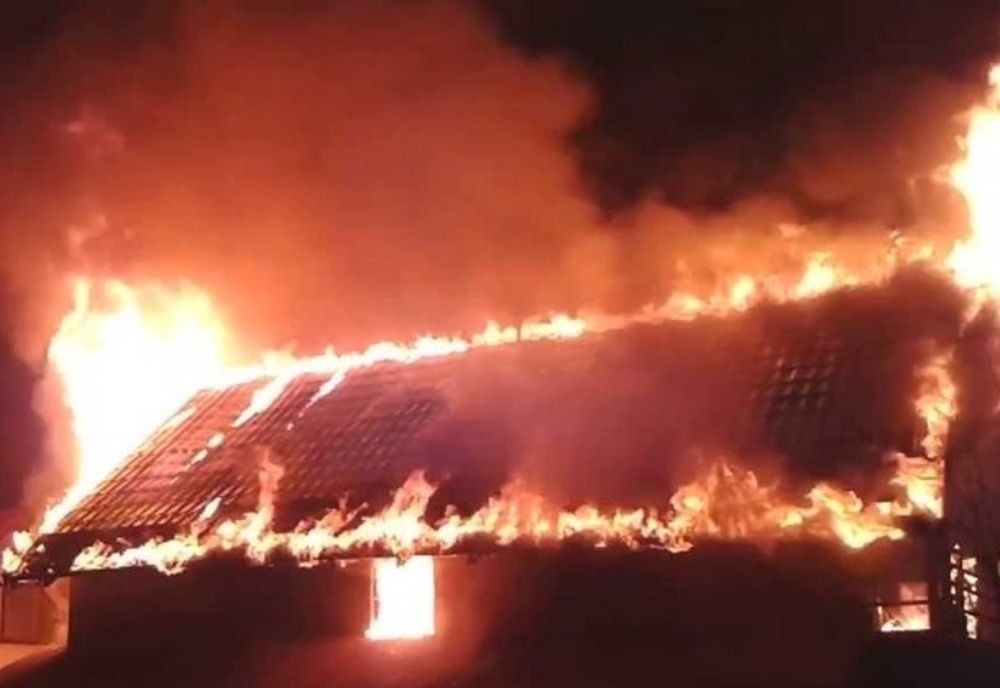 Incendiu violent la o societate comercială din județul Suceava