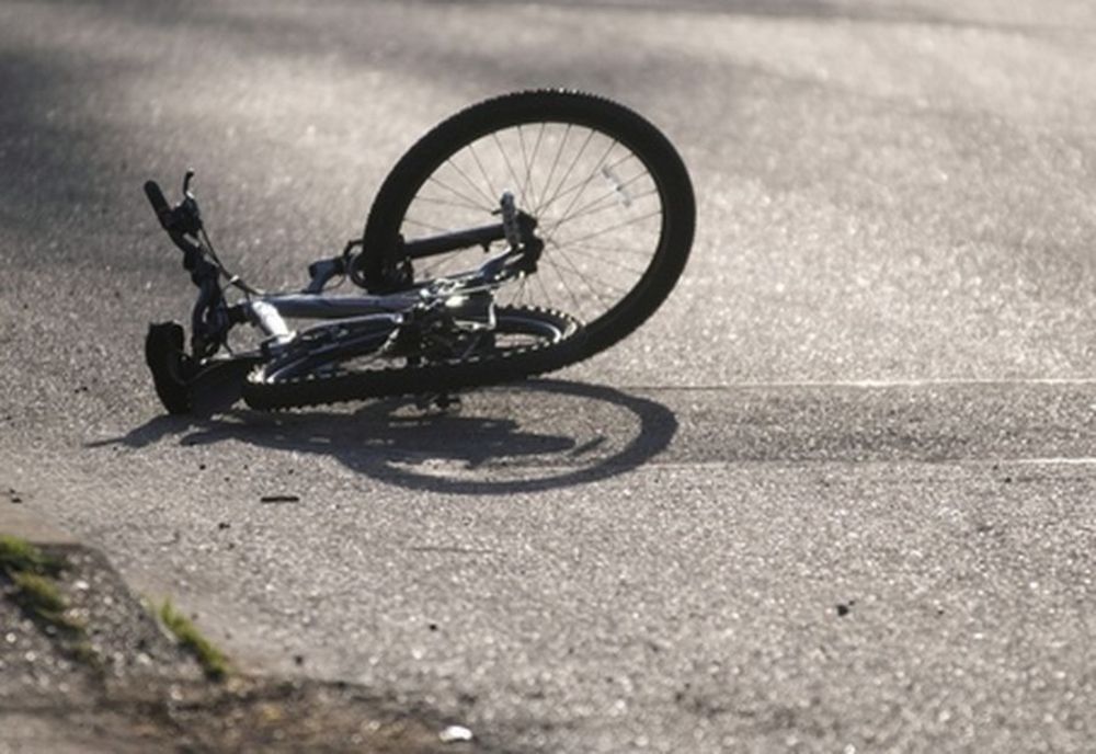 Minor de 14 ani, neatent, accidentat de un autoturism