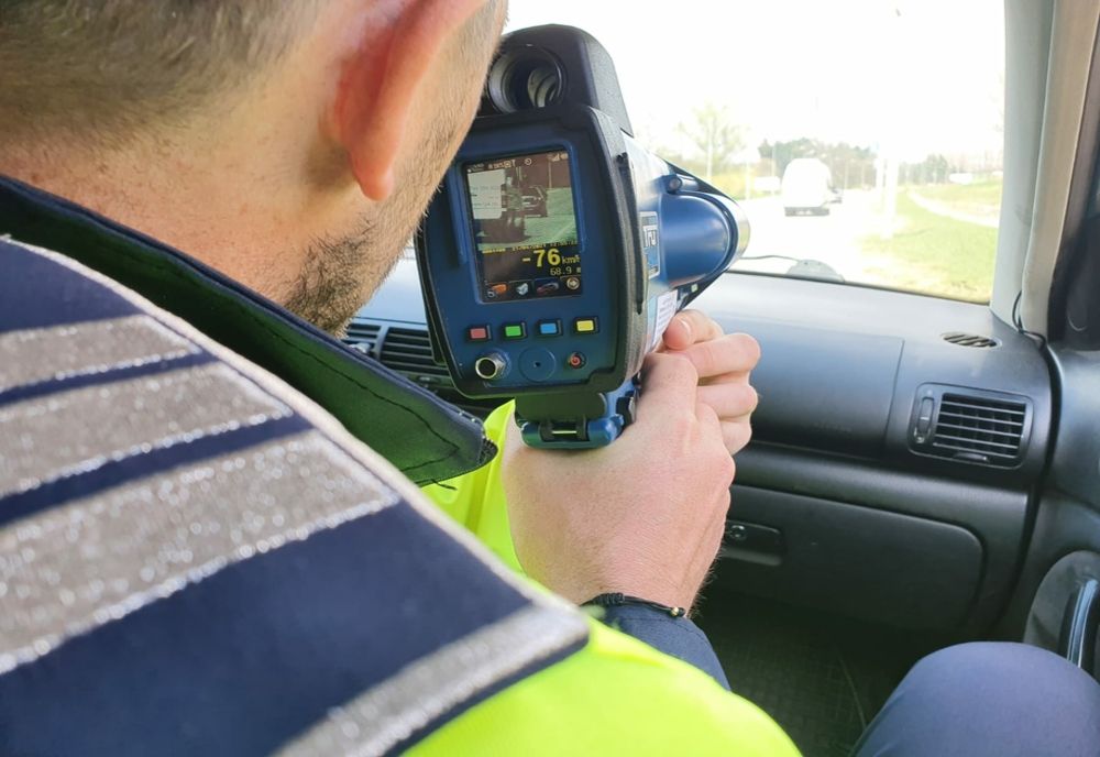 Vitezoman fără permis, depistat de polițiști