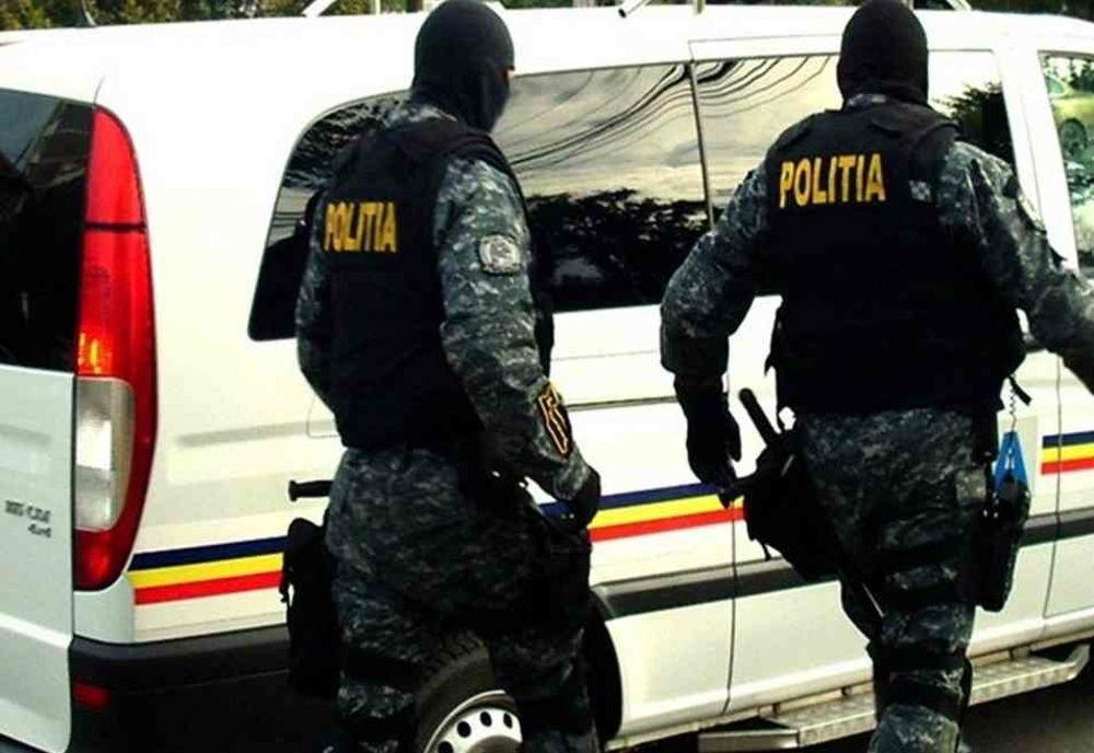 DIICOT, percheziții comune cu carabinierii din Bergamo în județele Iași și Suceava - acuzații de trafic de persoane și spălare de bani (VIDEO)