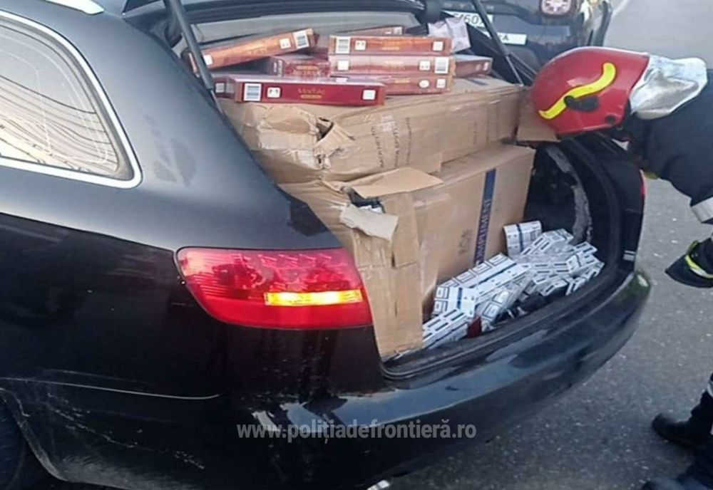 Accident între un microbuz și un autoturism plin cu ţigări de contrabandă, urmărit în trafic de poliţiştii de frontieră 
