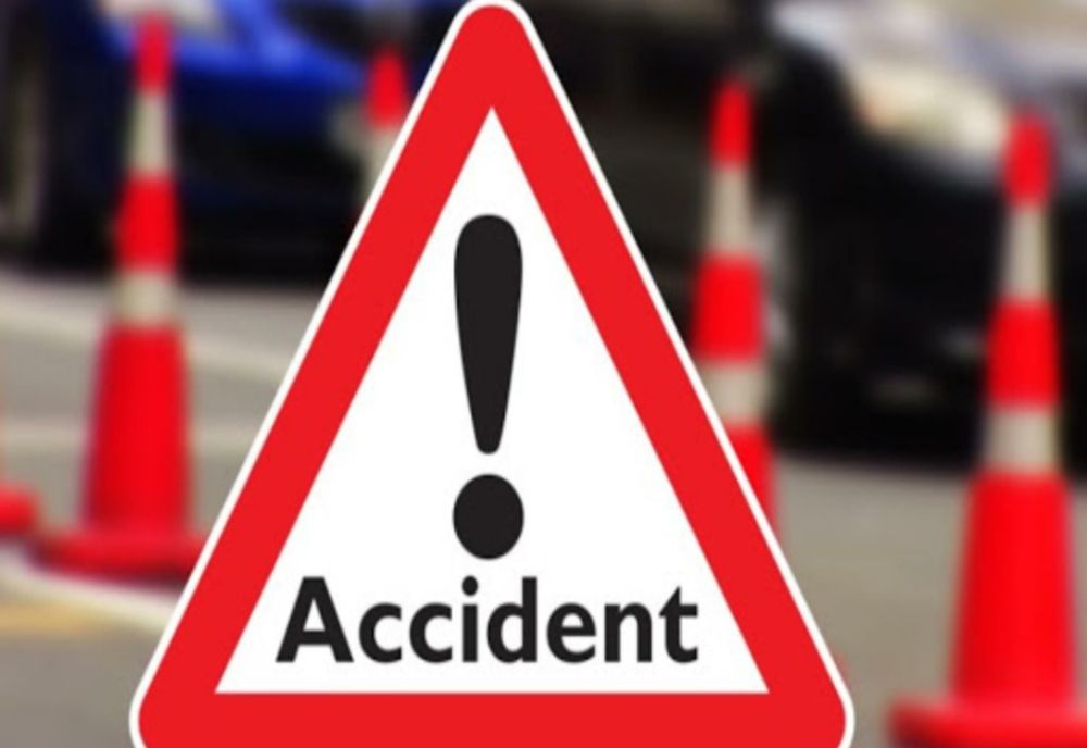 Un bărbat de 44 de ani, a provocat un accident rutier cu alte 2 autoturisme, apoi a fugit de la fața locului