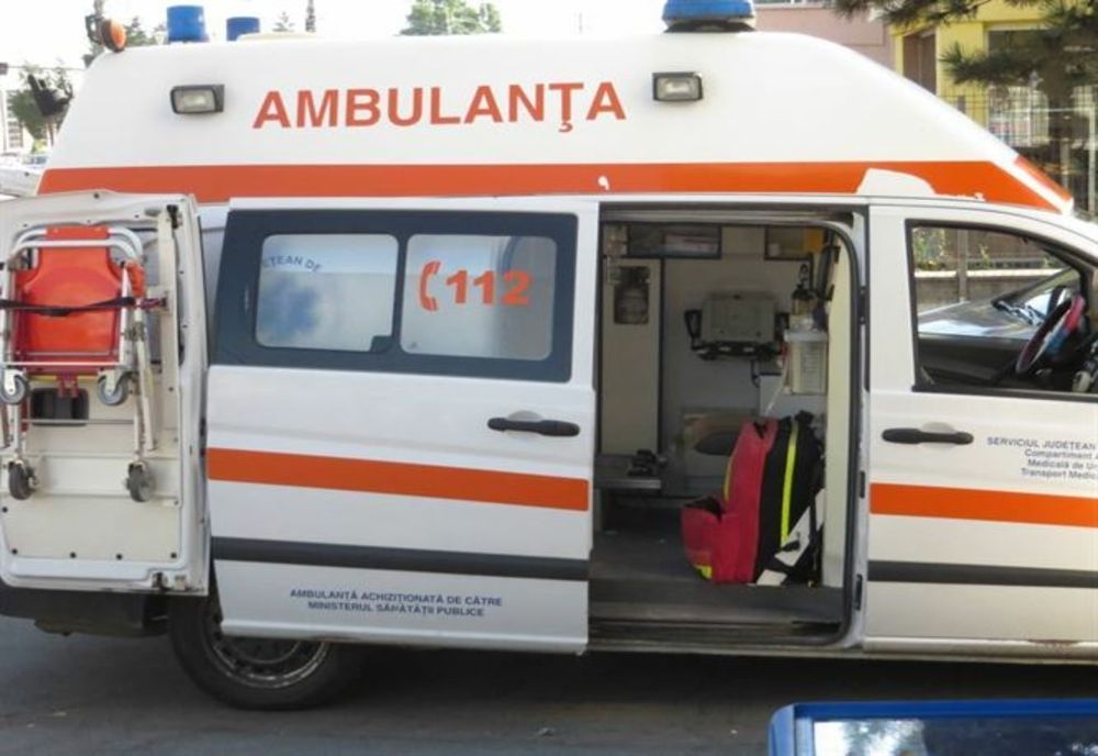 Șofer de 31 de ani, băgat în spital de un bărbat de 70 de ani care a vrut să întoarcă pe un drum național