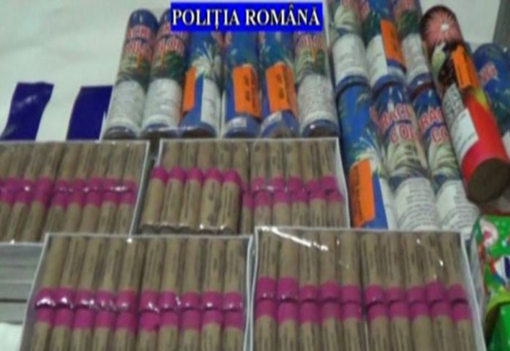 Mii de petarde și artificii, confiscate de polițiști