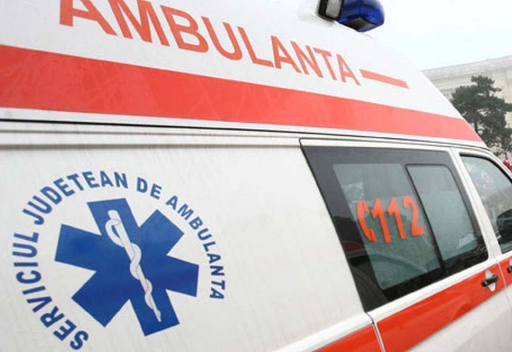 A ajuns la spital după ce s-a răsturnat cu mașina