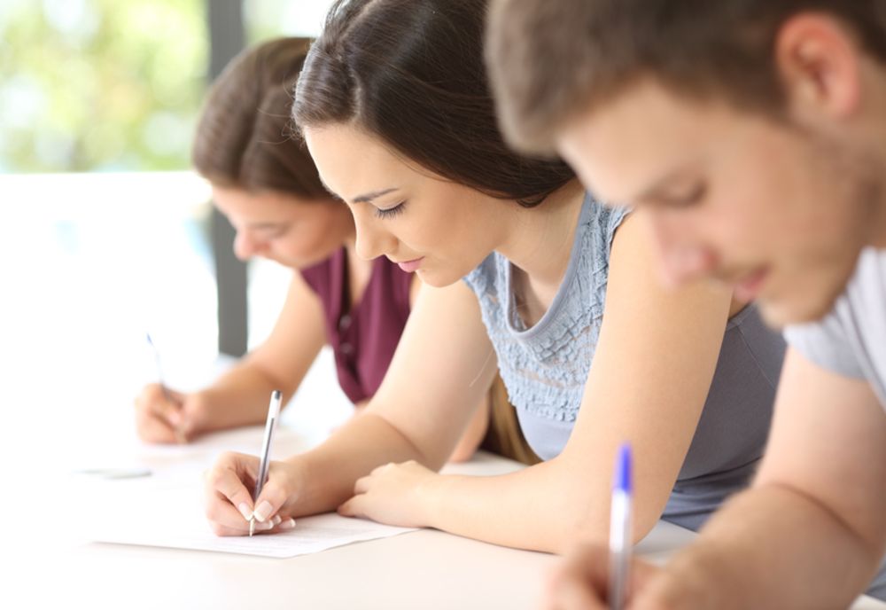 Mâine, 14 iunie, absolvenții de clasa a VIII-a încep Evaluarea Națională 2022, cu proba scrisă la Limba și literatura română