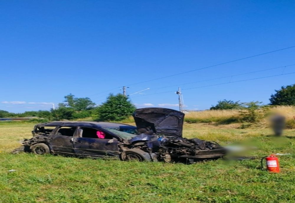 Mașină lovită de tren în județul Suceava. O femeie a murit
