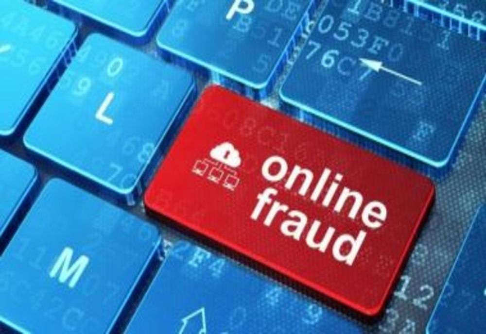Trei suceveni au fost înșelați făcând cumpărături on-line primind produse de calitate îndoielnică
