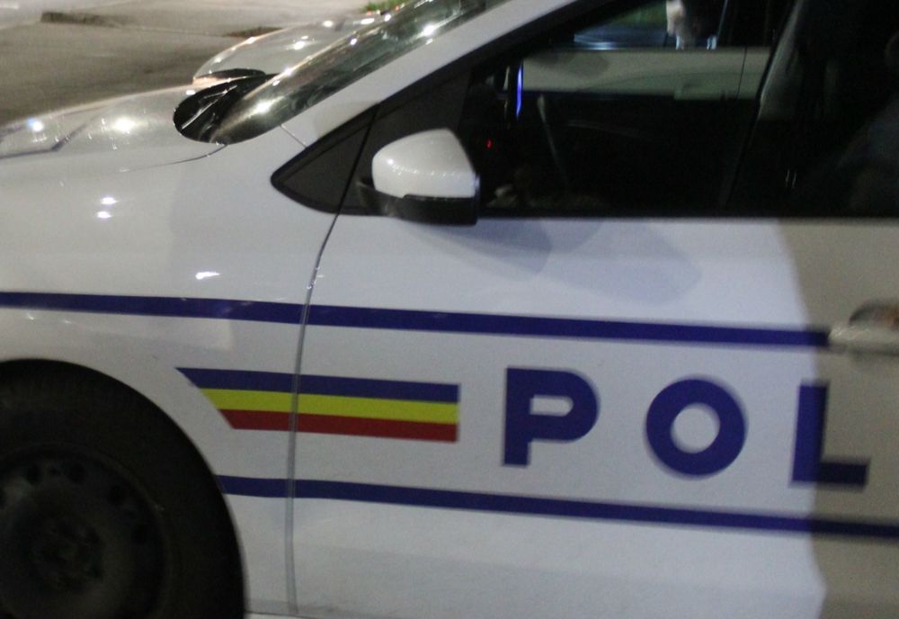 S-a urcat drogat la volan și a sfârșit urmărit de polițiști și încătușat