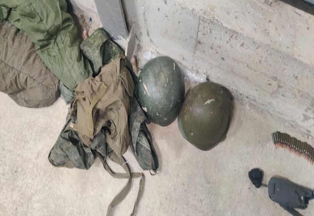  Tub gol de obuz, cartușe, o drona parțial distrusă, căști de protecție militară și diferite componente de uniformă militară ucraineană, descoperite în vamă. Unde urmau să ajungă