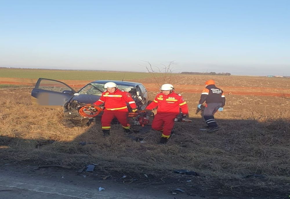 Două femei încarcerate în urma unui accident produs pe E85 