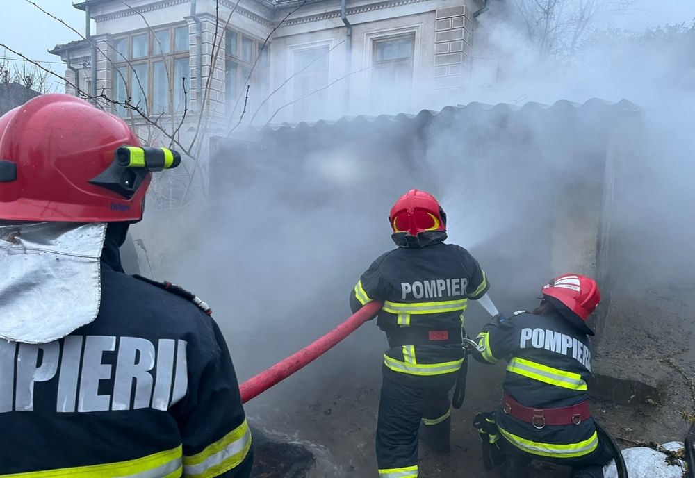 Un bărbat și-a pierdut viața în casa cuprinsă de flăcări