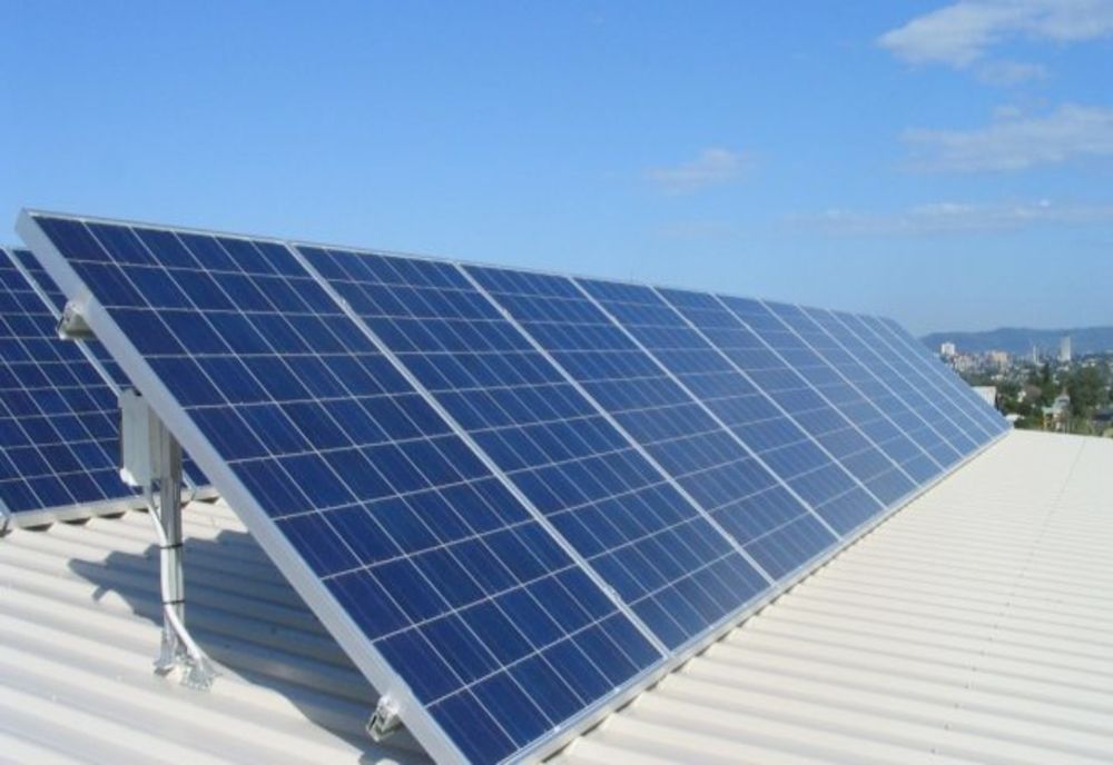 Aproximativ 5 mld. EUR fonduri nerambursabile au la dispoziție companiile și autoritățile locale pentru investiții în panouri fotovoltaice, digitalizare, reciclare sau producție
