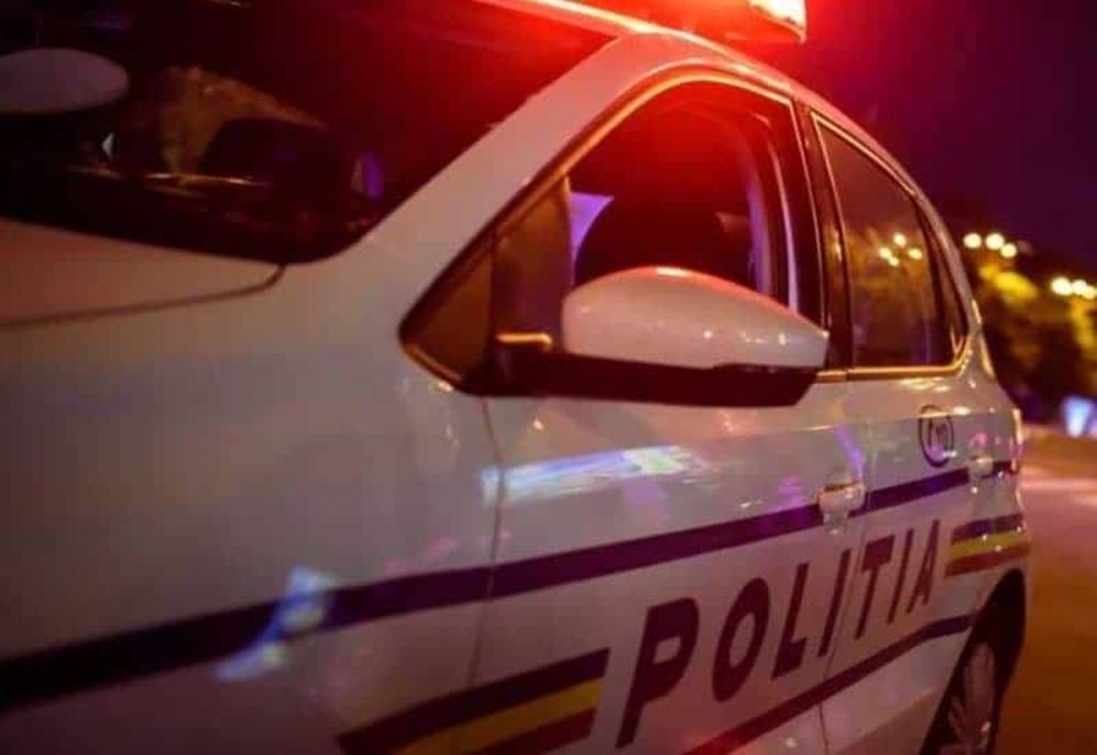 Un tânăr l-a bătut pe iubitul mamei sale. A fost nevoie de intervenția polițiștilor