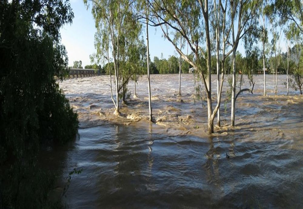 AVERTIZĂRI HIDROLOGICE ȘI METEOROLOGICE: CODURI ROȘII ȘI PORTOCALII PENTRU JUDEȚELE DIN MOLDOVA, BANAT ȘI DOBROGEA