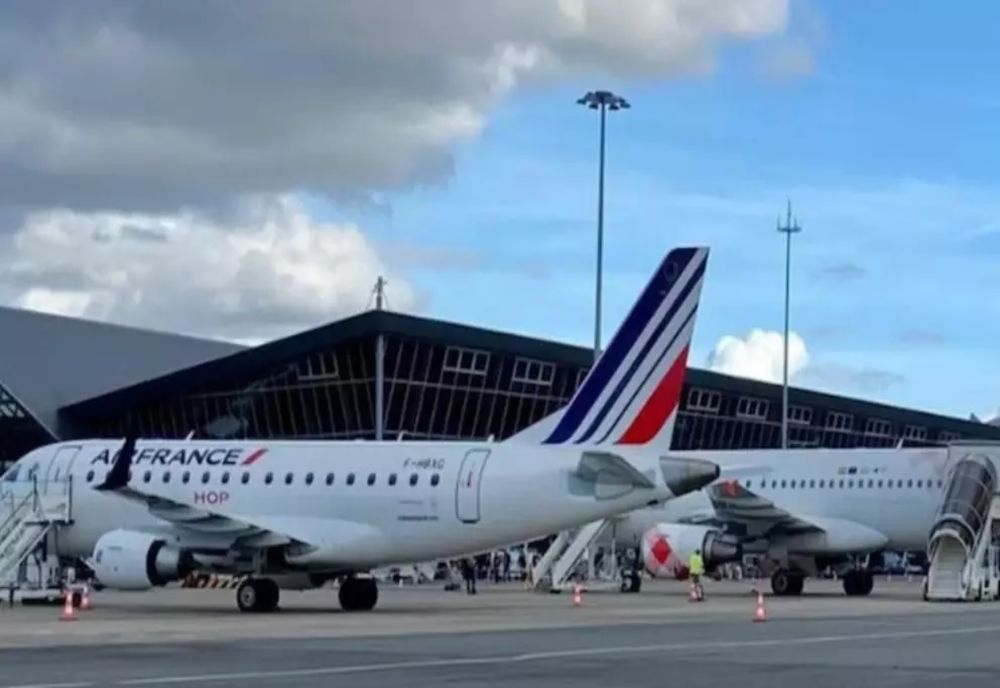 Două incidente aeriene la Cluj: aterizare refuzată din cauza ninsorii și avion redirecționat după un impact cu un stol de păsări