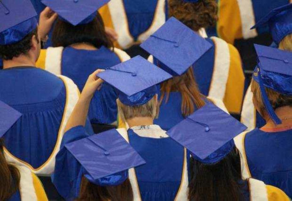 Cresc taxele de studii la universitățile de stat: cât vor plăti tinerii în plus