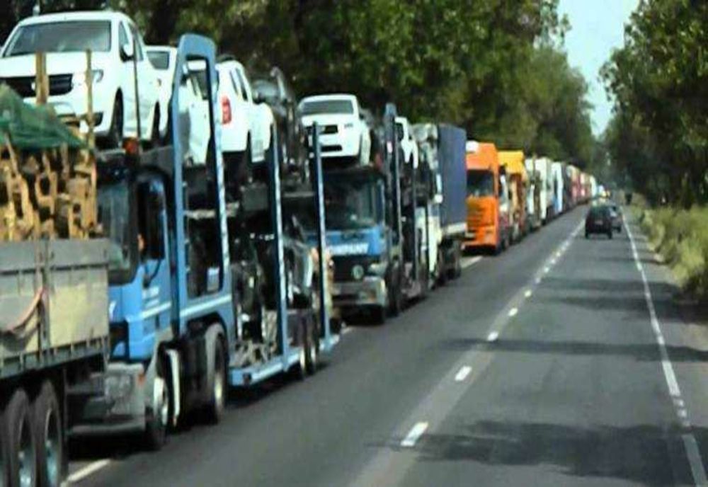 Un șofer român de TIR s-a „trezit mort” în presă după un accident în Germania: „Sunt viu, îmi pare rău”