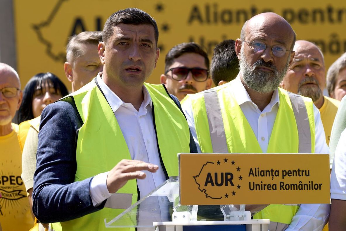 GEORGE SIMION ANUNȚĂ CONSTRUIREA UNUI CENTRU COMUNITAR LA BROȘTENI, ZONĂ AFECTATĂ DE INUNDAȚII. AUR CONSTRUIEȘTE ÎN ZONĂ ȘI PATRU CASE PENTRU SINISTRAȚI