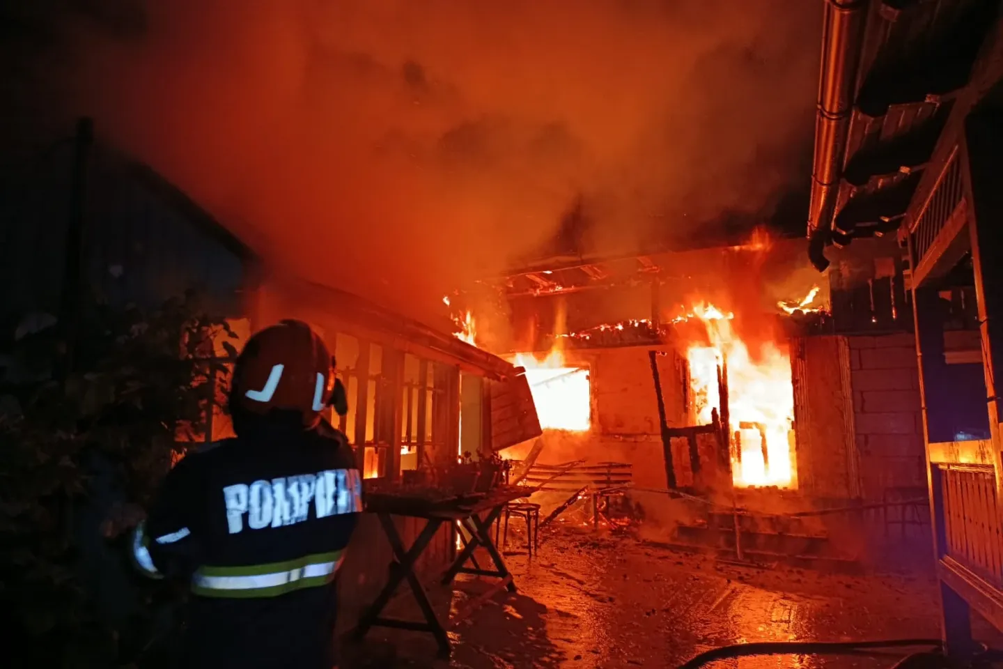Bărbat de 90 de ani, găsit carbonizat în urma unui incendiu izbucnit într-o gospodărie din Dolheștii Mari