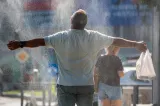 Meteorologii au extins și prelungit CODUL ROȘU de caniculă. Valul de căldură se apropie de recorduri absolute