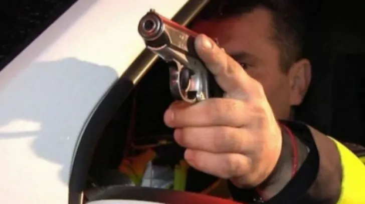 focuri de arma politisti