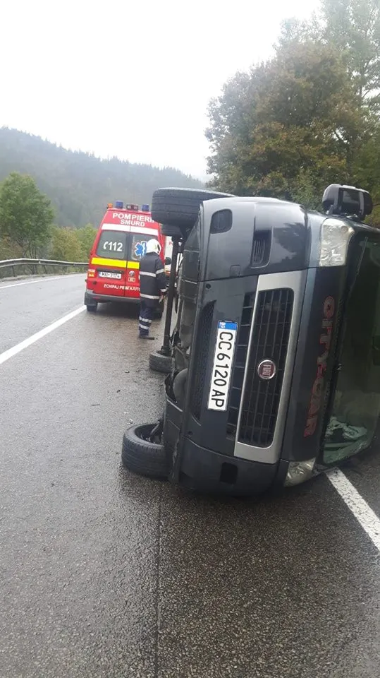 microbuz răsturnat Argestru