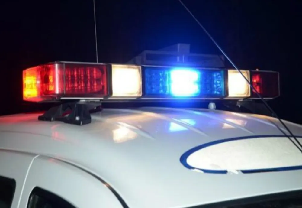 Un tânăr de 19 ani s-a urcat beat la volan și s-a răsturnat cu mașina