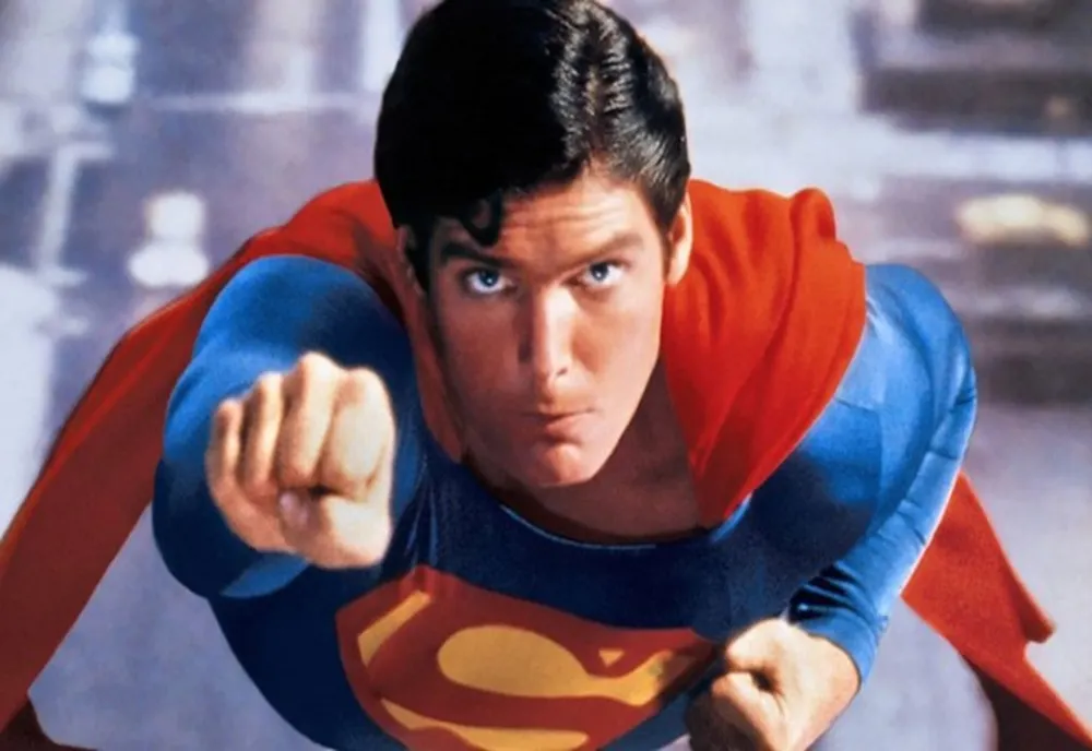 Pelerina originală a lui Superman, vândută pentru o sumă INCREDIBILĂ!