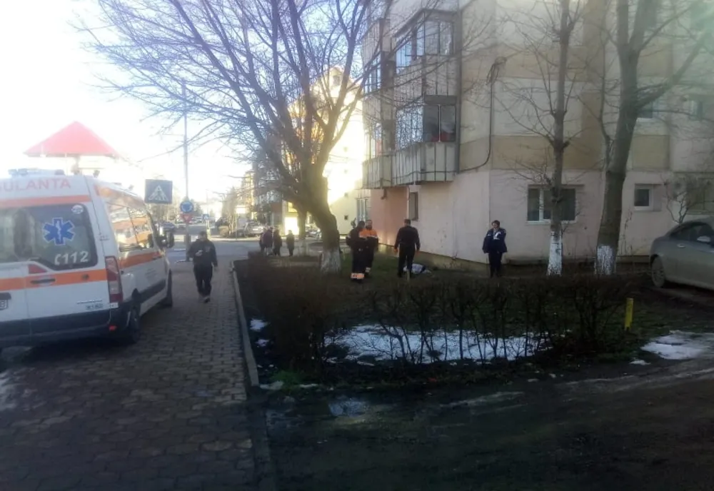 Bărbat mort, după ce i s-a făcut pe stradă