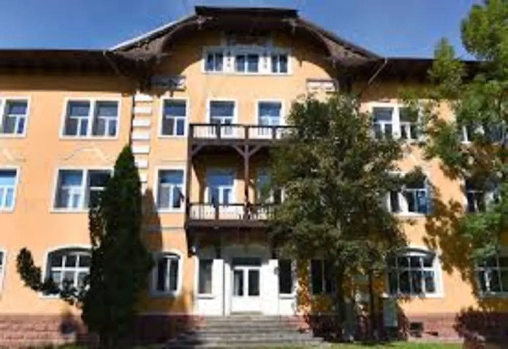 Un turist ieșean a ajuns la spital, după ce a suferit un accident în timp ce se dădea pe derdeluș