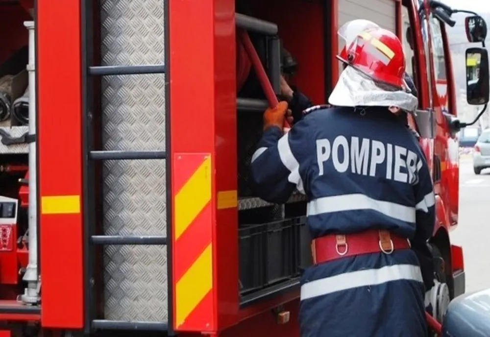 Un microbuz cu pasageri a luat foc în mers