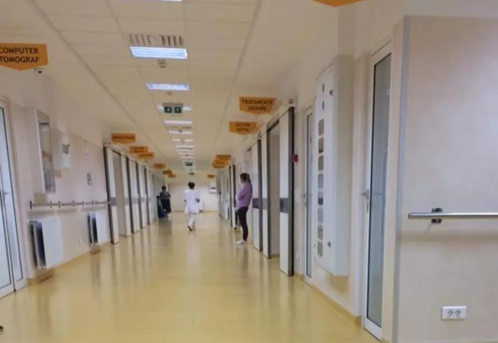 O fețită de un an și șase luni a ajuns în stare gravă la spital după ce s-a înecat cu alune