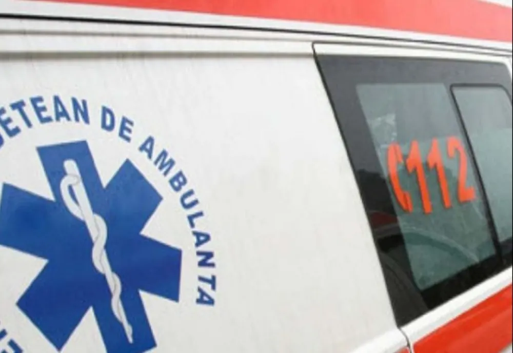 Un băiețel de trei ani a ajuns la spital după ce a fost accidentat de o autoutilitară