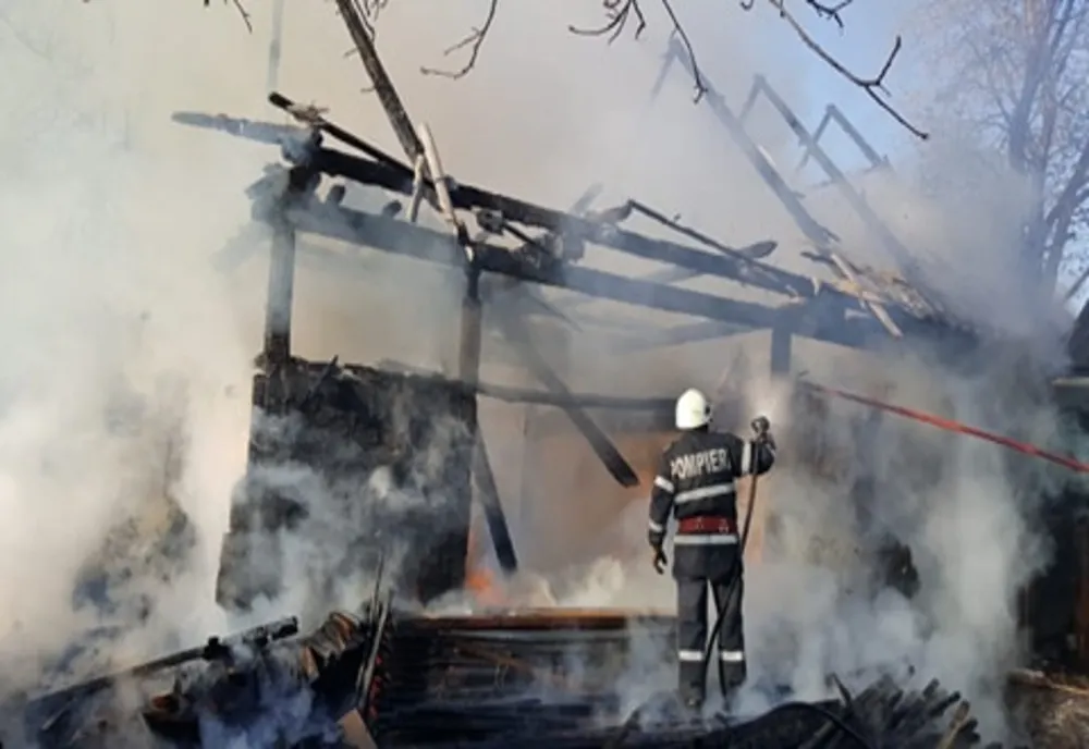 Incendiu la o gospodărie din Bivolărie FOTO 