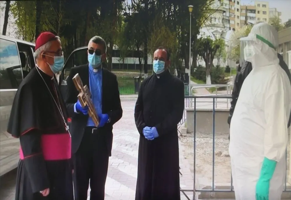 Donațiile făcute de Papa Francisc au ajuns la Spitalul Județean Suceava FOTO 