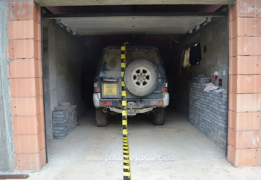 Autoturism cu țigări în valoare de peste 17.000 de lei, descoperit într-un garaj din Nisipitu VIDEO 