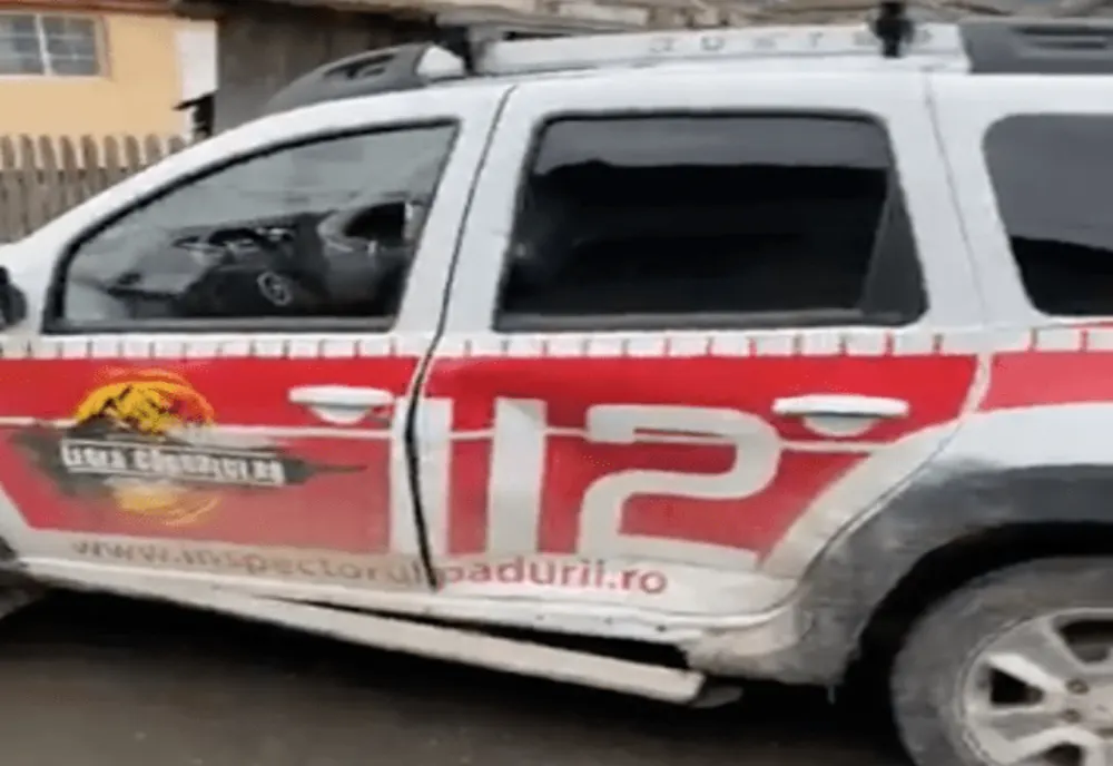Activistul de mediu Tiberiu Boșutar susține că a fost atacat de un angajat al Gărzii Forestiere Suceava și de fiul acestuia VIDEO