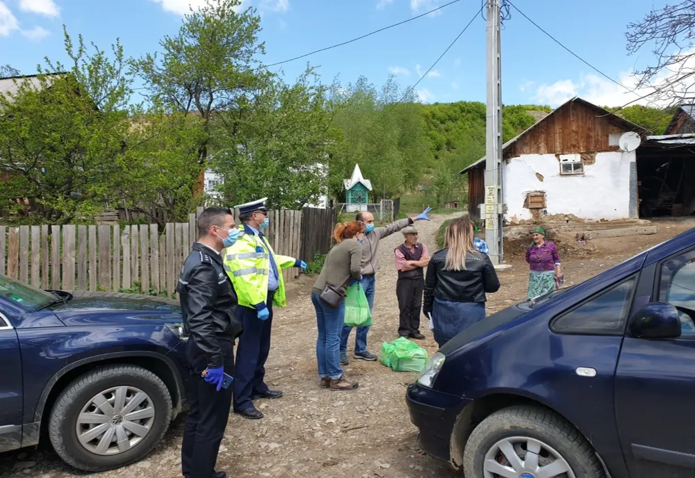 Peste o sută de pachete cu alimente împărțite în cătunul Tâmpoceni FOTO 