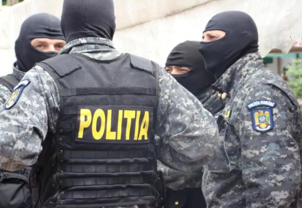 13 percheziții în județele Suceava și Arad la contrabandiști de țigări VIDEO 