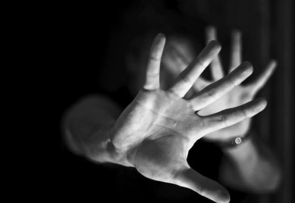 Tânără agresată de fostul concubin în Piața Agroalimentară din municipiul Rădăuți