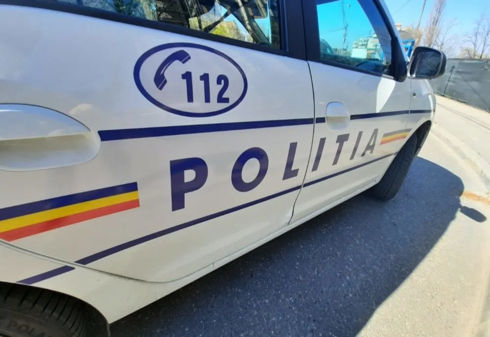 Nu s-a asigurat și a produs accident. Un tânăr a ajuns la spital