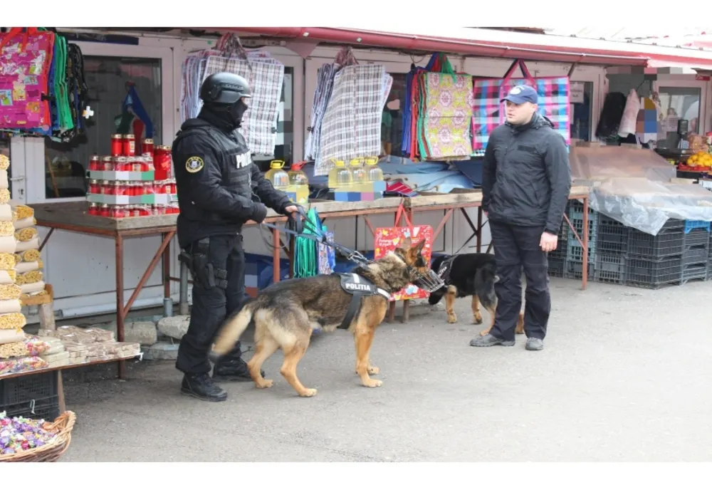 Razii în zonele comerciale din Suceava și Vatra Dornei. Amenzi și bunuri confiscate