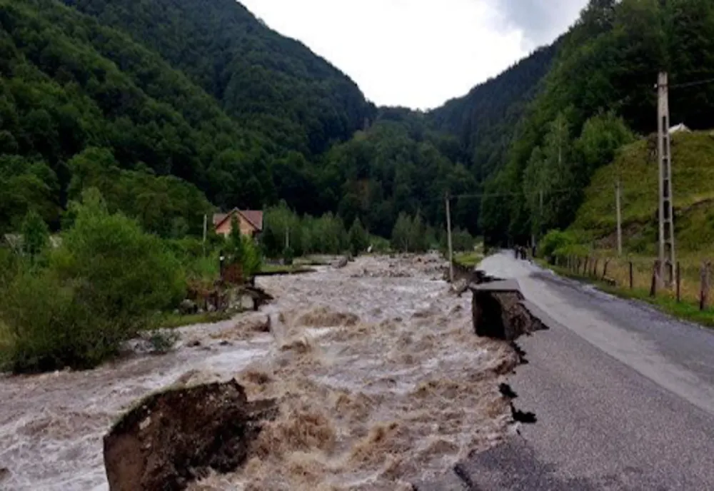Trei județe din Moldova, sub COD PORTOCALIU de inundații