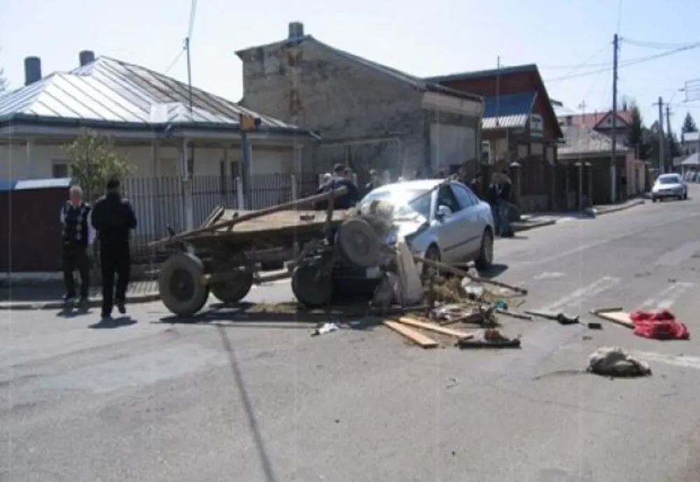 Nu a păstrat distanța și a intrat într-o căruță. Căruțașul a ajuns la spital