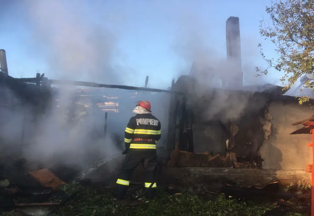 Incendiu la o gospodărie din Mitocu Dragomirnei
