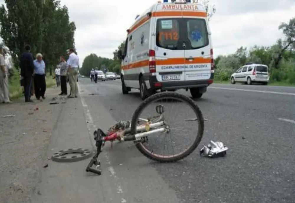 Accident în Suceva! Un copil care traversa strada pe bicicletă a fost rănit
