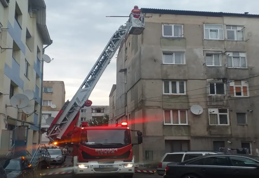 Intervenții ale pompierilor pentru îndepărtarea pericolelor produse de vijelie