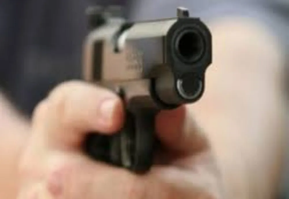 Cercetat în libertate, după ce a descărcat un pistol cu bile în capul unui șofer