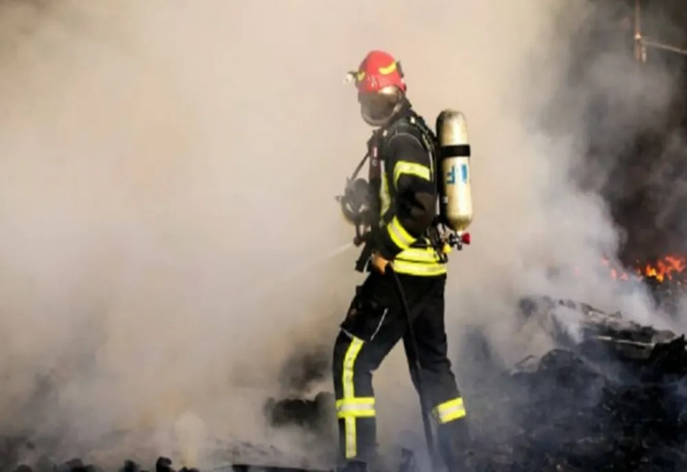 Incendiu la Breaza! Un garaj făcut scrum
